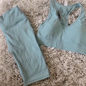 Lululemon reveal bra and bike shorts set tidewater teal color